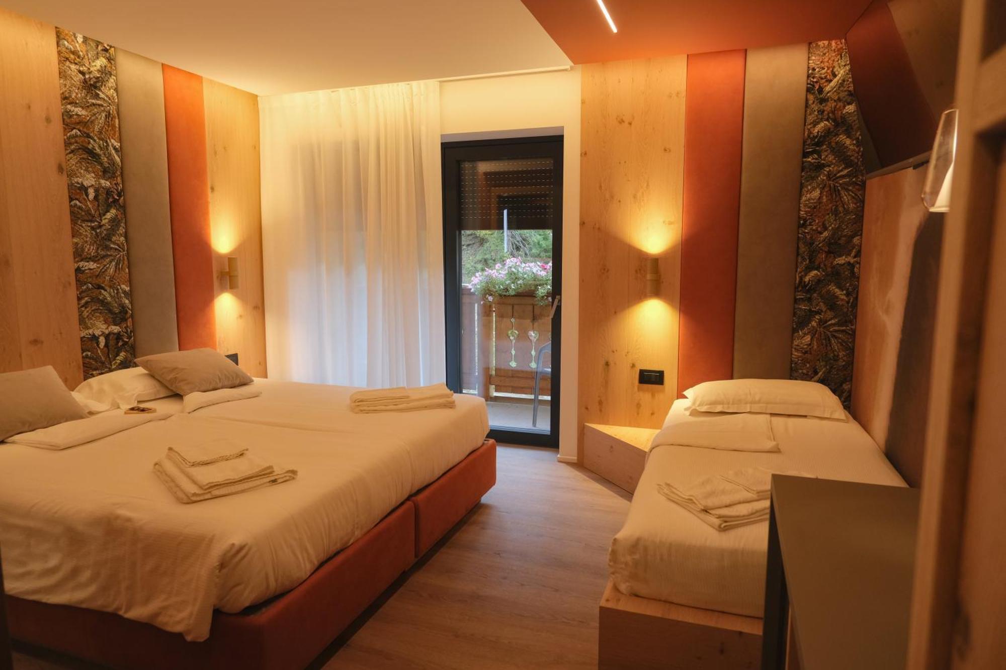Flos Hotel Moena Exterior foto